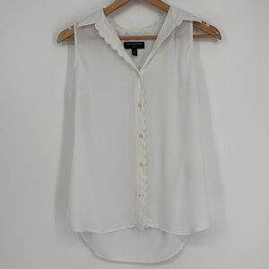 Banana Republic Factory Scalloped Sleeveless Top Women’s Size XS in White - EUC!